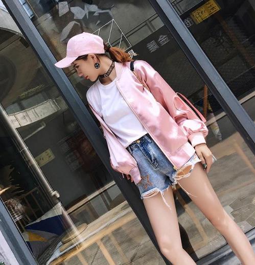 今年最流行这样的薄款外套:时尚显瘦又百搭 今年最流行这样的薄款外套:时尚显瘦又百搭