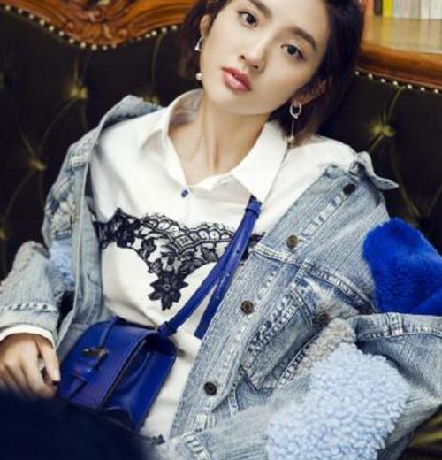 明星们现在都在穿这样的衬衫长袖连衣裙(图) 明星们现在都在穿这样的衬衫长袖连衣裙(图)