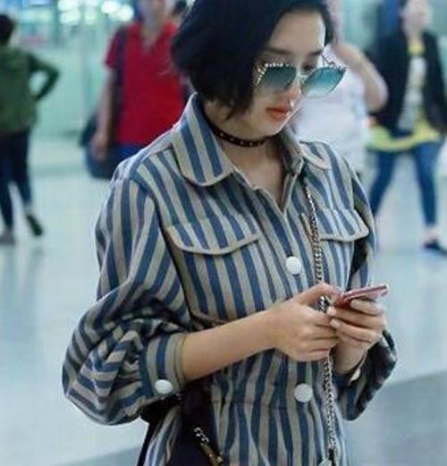 明星们现在都在穿这样的衬衫长袖连衣裙（图）