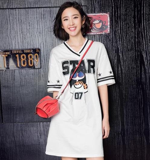 明星们现在都在穿这样的衬衫长袖连衣裙（图）