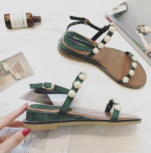2018最新款韩版珍珠凉鞋:时髦显气质(图) 2018最新款韩版珍珠凉鞋:时髦显气质(图)