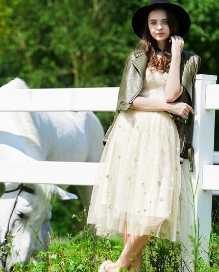 穿上这样的薄纱美裙 春日让你貌美如花（图）