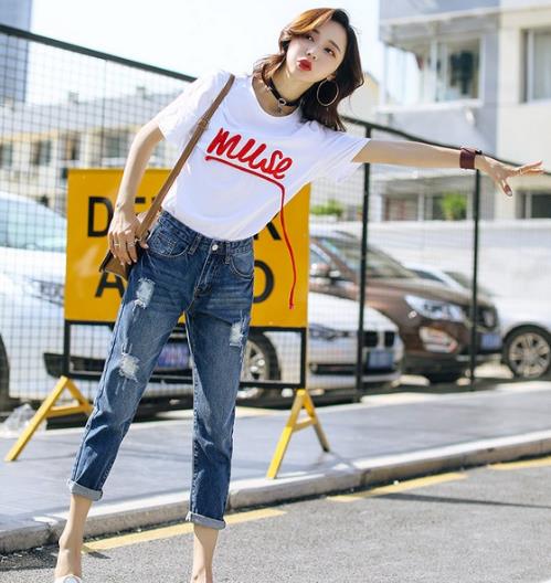 春季最强穿搭：喇叭裤配小白鞋刚刚好（图）