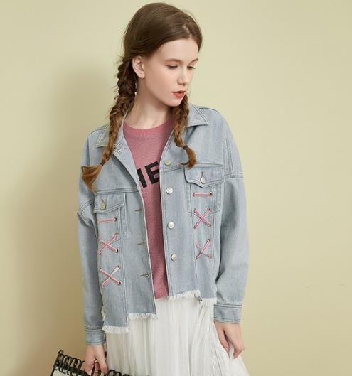 牛仔短外套配裤装率性而不失优雅(图) 牛仔短外套配裤装率性而不失优雅(图)