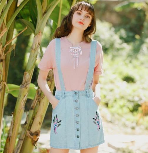 跟这样的背带裙比少女感 必输无疑(图) 跟这样的背带裙比少女感 必输无疑(图)