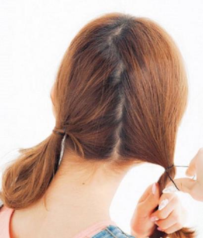 夏日惊艳戴帽发型扎法示范 让你美丽又防晒（图）