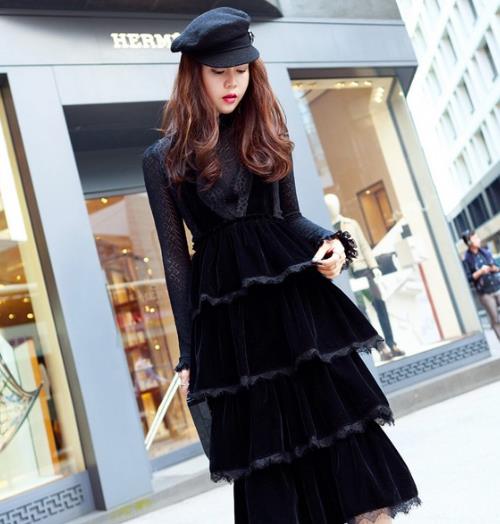 背带裙两件套的搭配 与性感不期而遇（图）