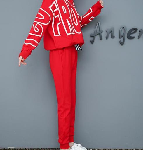 最适合在春季里张扬个性的套装搭配（图）