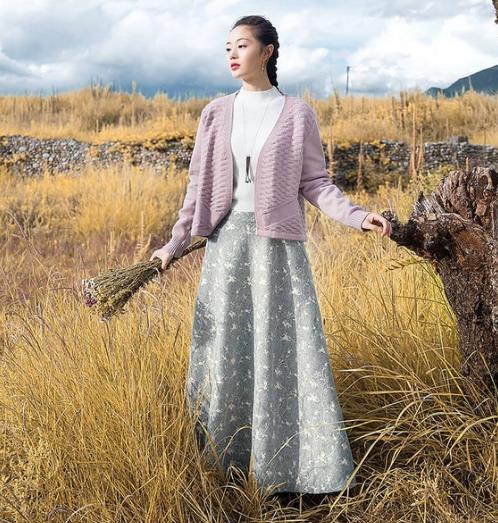 春季新款针织半身裙这么穿才好看（图）