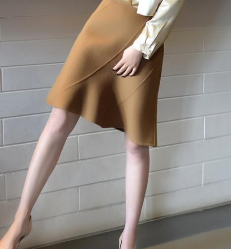显瘦又有小女人味的半身裙搭配示范(图) 显瘦又有小女人味的半身裙搭配示范(图)