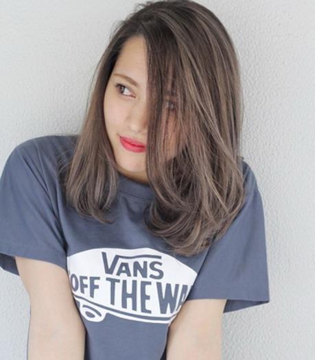 春季不妨试试这个发色 显白还提升气质（图）