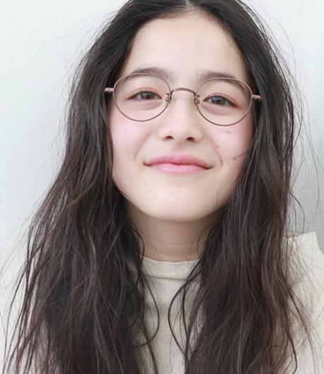 春季不妨试试这个发色 显白还提升气质（图）