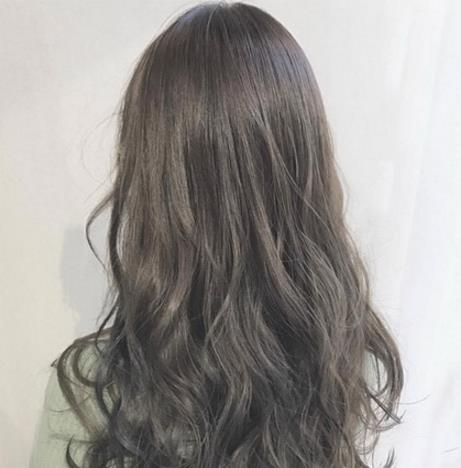 春季不妨试试这个发色 显白还提升气质（图）