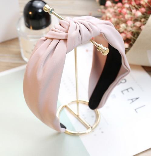 这样的纯色发箍 将你打造成发间精灵(图) 这样的纯色发箍 将你打造成发间精灵(图)