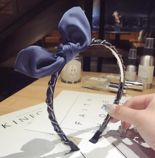 这样的纯色发箍 将你打造成发间精灵(图) 这样的纯色发箍 将你打造成发间精灵(图)