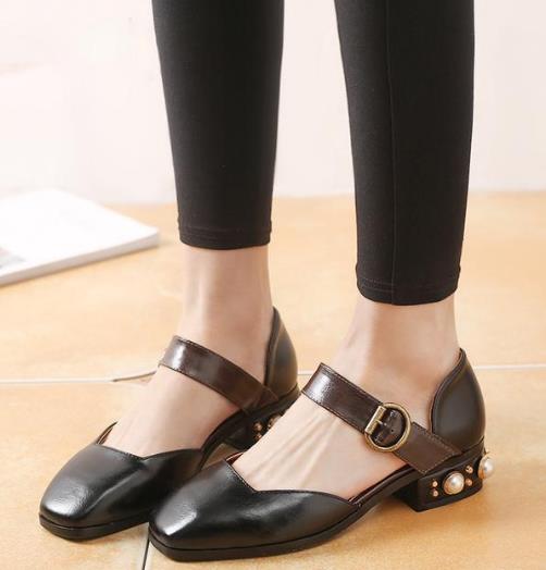 女神们都在穿现在最流行的复古方头鞋(图) 女神们都在穿现在最流行的复古方头鞋(图)