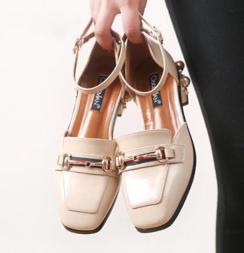 女神们都在穿现在最流行的复古方头鞋(图) 女神们都在穿现在最流行的复古方头鞋(图)