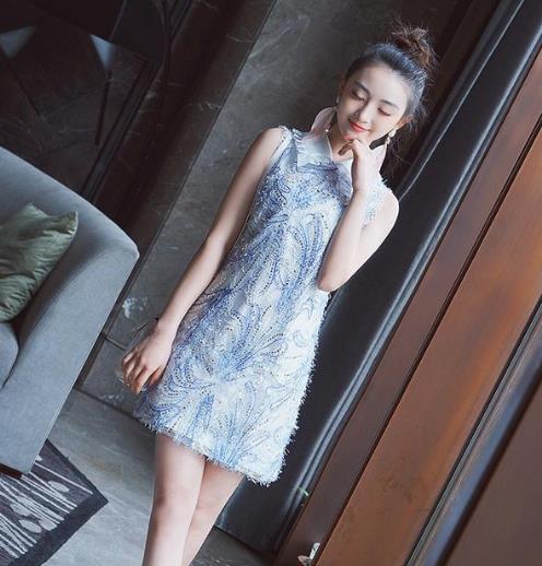 超有女人味的蕾丝连衣裙 凸显性感小蛮腰（图）