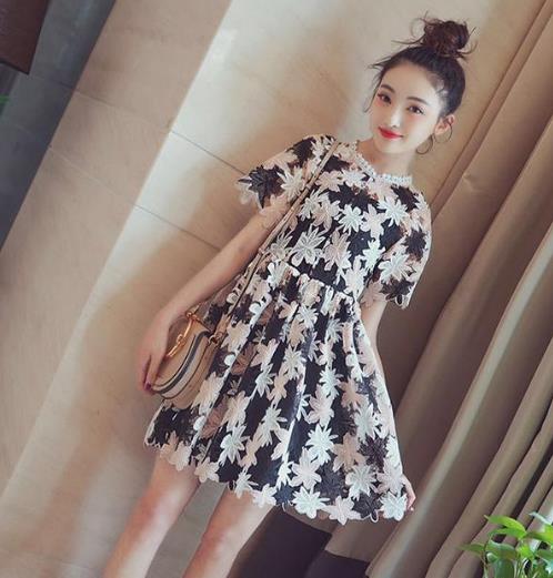 超有女人味的蕾丝连衣裙 凸显性感小蛮腰（图）