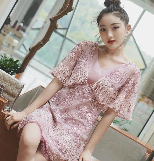 超有女人味的蕾丝连衣裙 凸显性感小蛮腰（图）