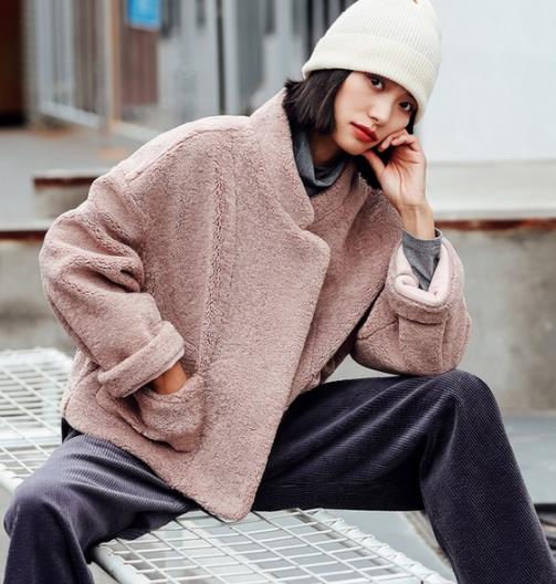 春季流行减龄显瘦利器 粉红色外套搭配推荐