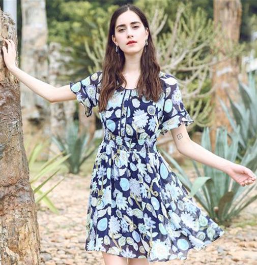 黑皮肤的MM 5款小清新长裙让你一白遮三丑