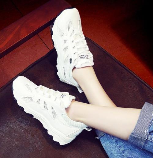 2018最新款春夏运动鞋 轻松展现时尚魅力(图) 2018最新款春夏运动鞋 轻松展现时尚魅力(图)