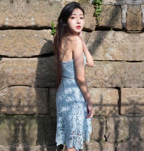 性感的露背连衣裙才是撩汉新技能（图）