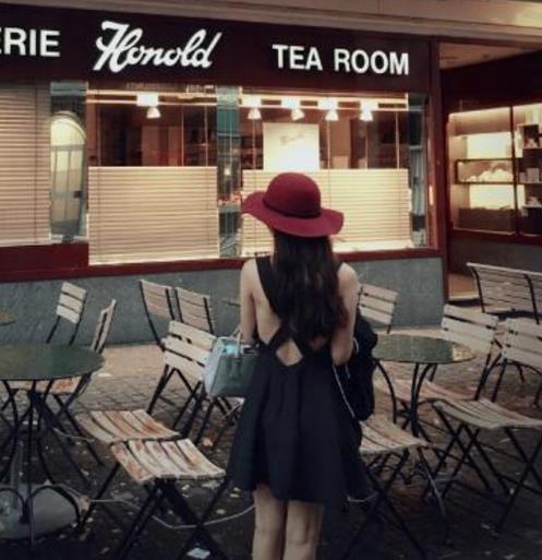 性感的露背连衣裙才是撩汉新技能（图）