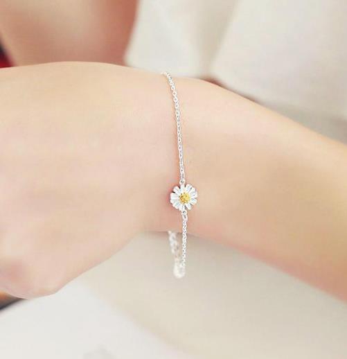 明星同款气质耳钉 时尚抢眼赚足回头率 明星同款气质耳钉 时尚抢眼赚足回头率