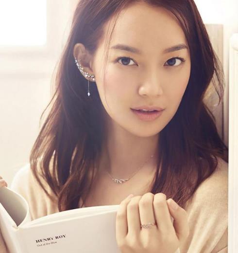 明星同款气质耳钉 时尚抢眼赚足回头率 明星同款气质耳钉 时尚抢眼赚足回头率