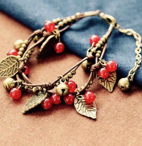 漂亮迷人的玉足 你需要一条脚链来为你加性感 漂亮迷人的玉足 你需要一条脚链来为你加性感