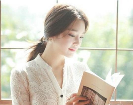 夏天头发怎么扎好看 5款瘦脸扎发发型推荐（图）