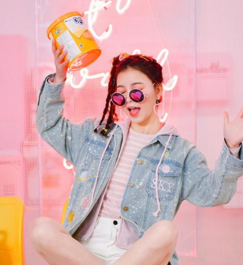 小清新减龄运动休闲卫衣套装裙搭配示范(图) 小清新减龄运动休闲卫衣套装裙搭配示范(图)