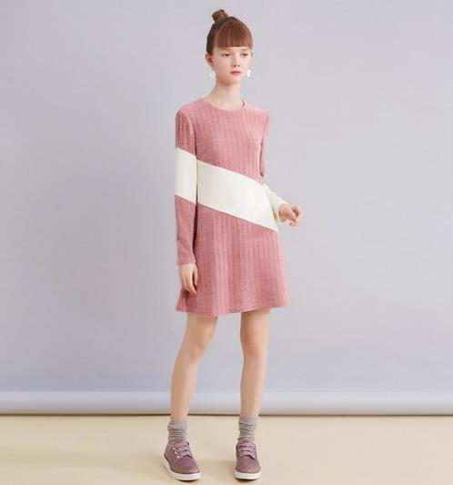 穿正好的针织连衣裙 看最美的风景（图）