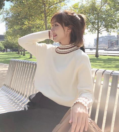 百搭还时髦的打底针织衫搭配 穿出气质范