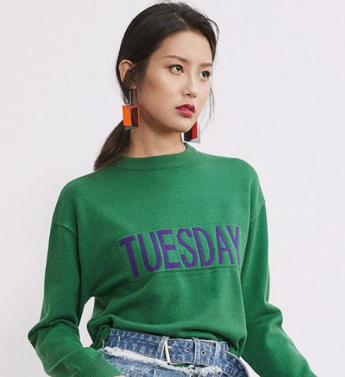 百搭还时髦的打底针织衫搭配 穿出气质范