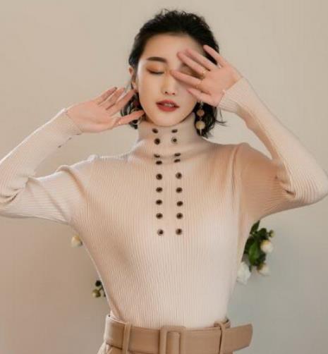 春季新款时尚打底衫推荐：打底衫搭配是亮点