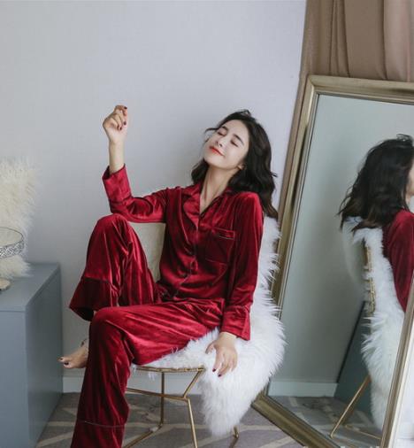 早春选一款时髦又性感的丝绒家居服吧（图）