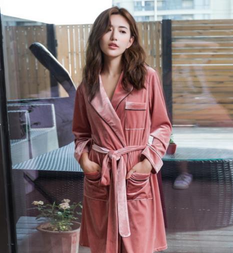 早春选一款时髦又性感的丝绒家居服吧（图）