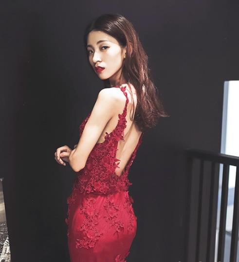 宴会礼服怎么选 全靠这几款礼服来吸睛（图）