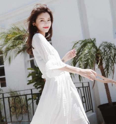 春日里约会 就穿性感又时尚的连衣裙（图）