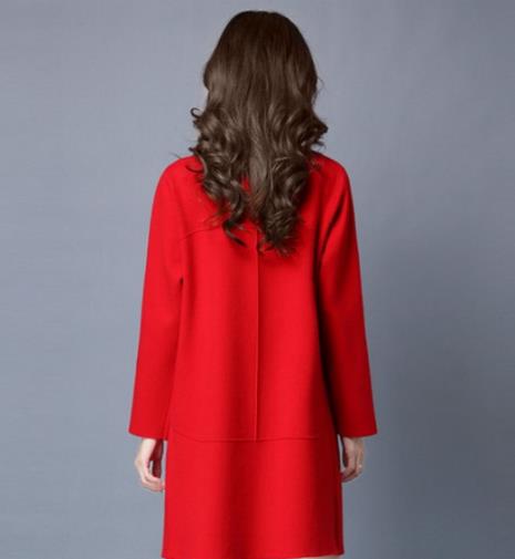 穿这款造型独特的牛仔外套 你就是主角(图) 穿这款造型独特的牛仔外套 你就是主角(图)