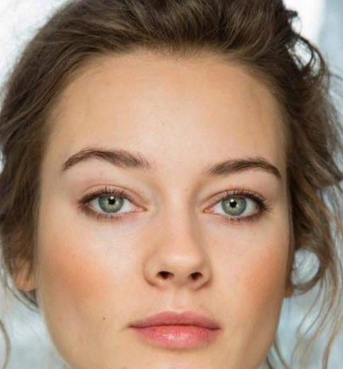 超简单补妆术 让你一分钟恢复美貌(图) 超简单补妆术 让你一分钟恢复美貌(图)