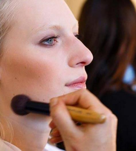 超简单补妆术 让你一分钟恢复美貌（图）