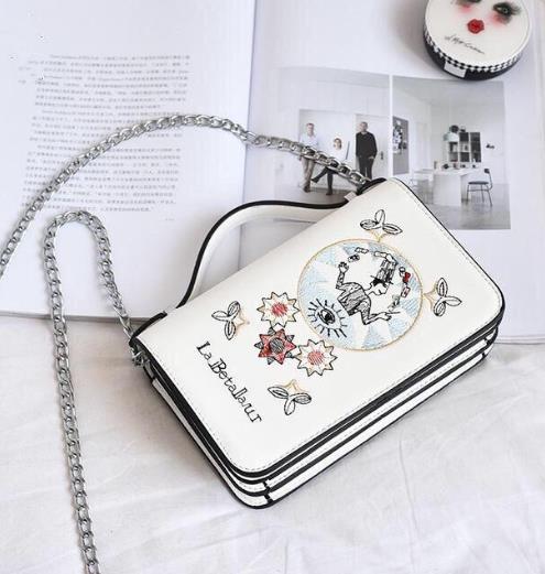 一款多用的链条小方包搭配 你值得拥有（图）