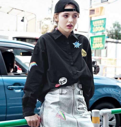 单穿内搭都显时髦个性的印花衬衫分享（图）