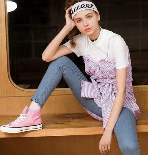 单穿内搭都显时髦个性的印花衬衫分享（图）