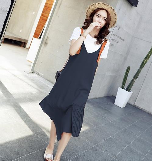 网纱吊带连衣裙配链条包：凸显知性优雅气质