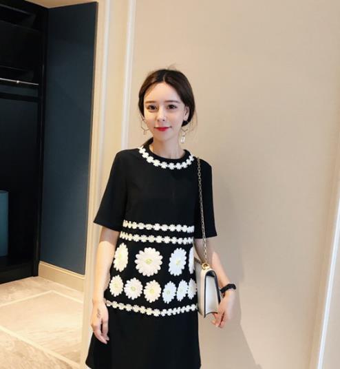 超好看的名媛小香风连衣裙搭配：知性优雅